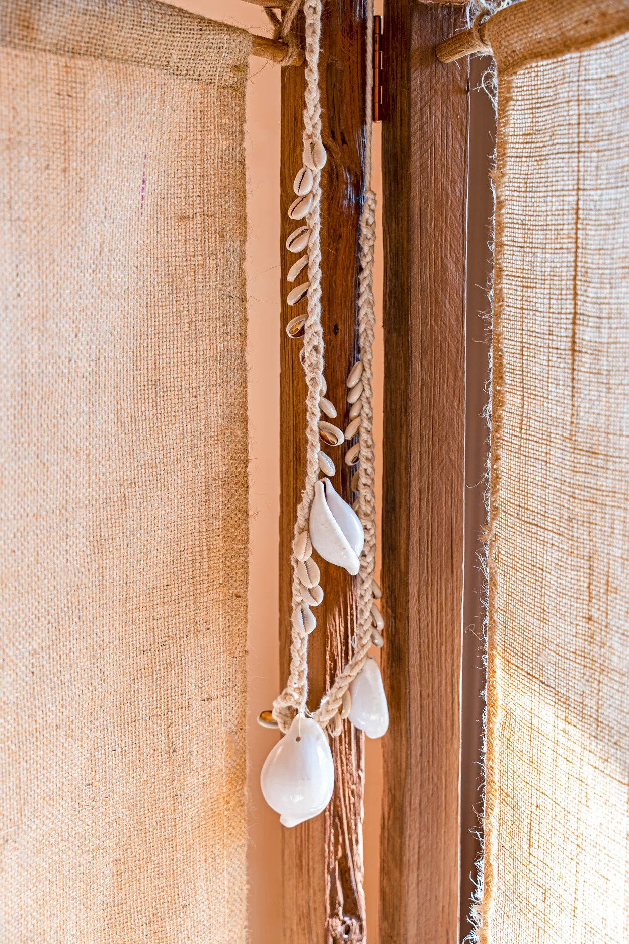 the-big-white-cowrie-shell-necklace