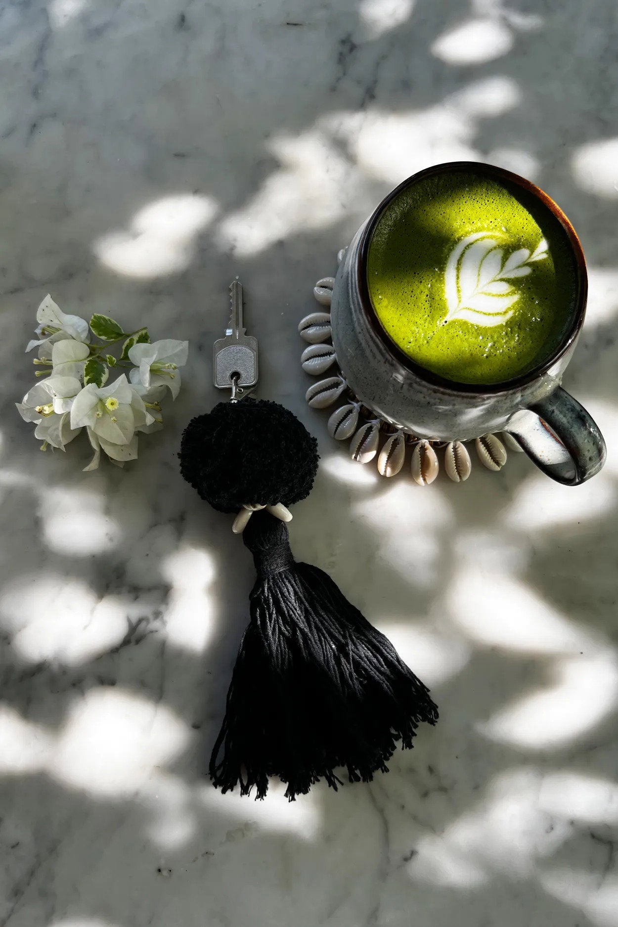 the-pompom-keychain-black