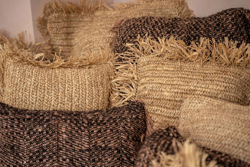 the-oh-my-gee-cushion-cover-black-copper-30x50