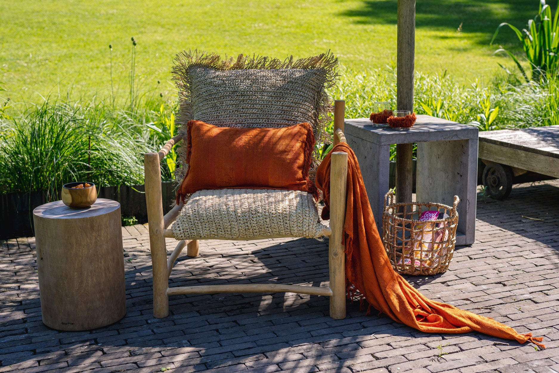 the-oh-my-gee-cushion-cover-rust-velvet-30x50