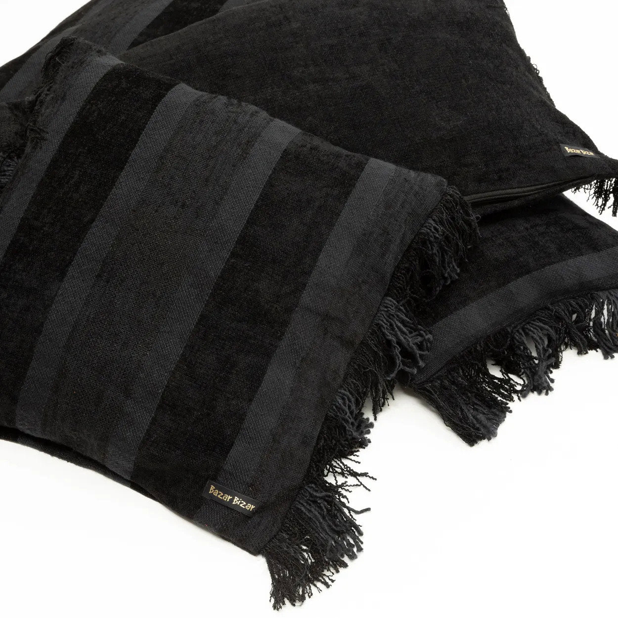 the-oh-my-gee-cushion-cover-black-velvet-30x50