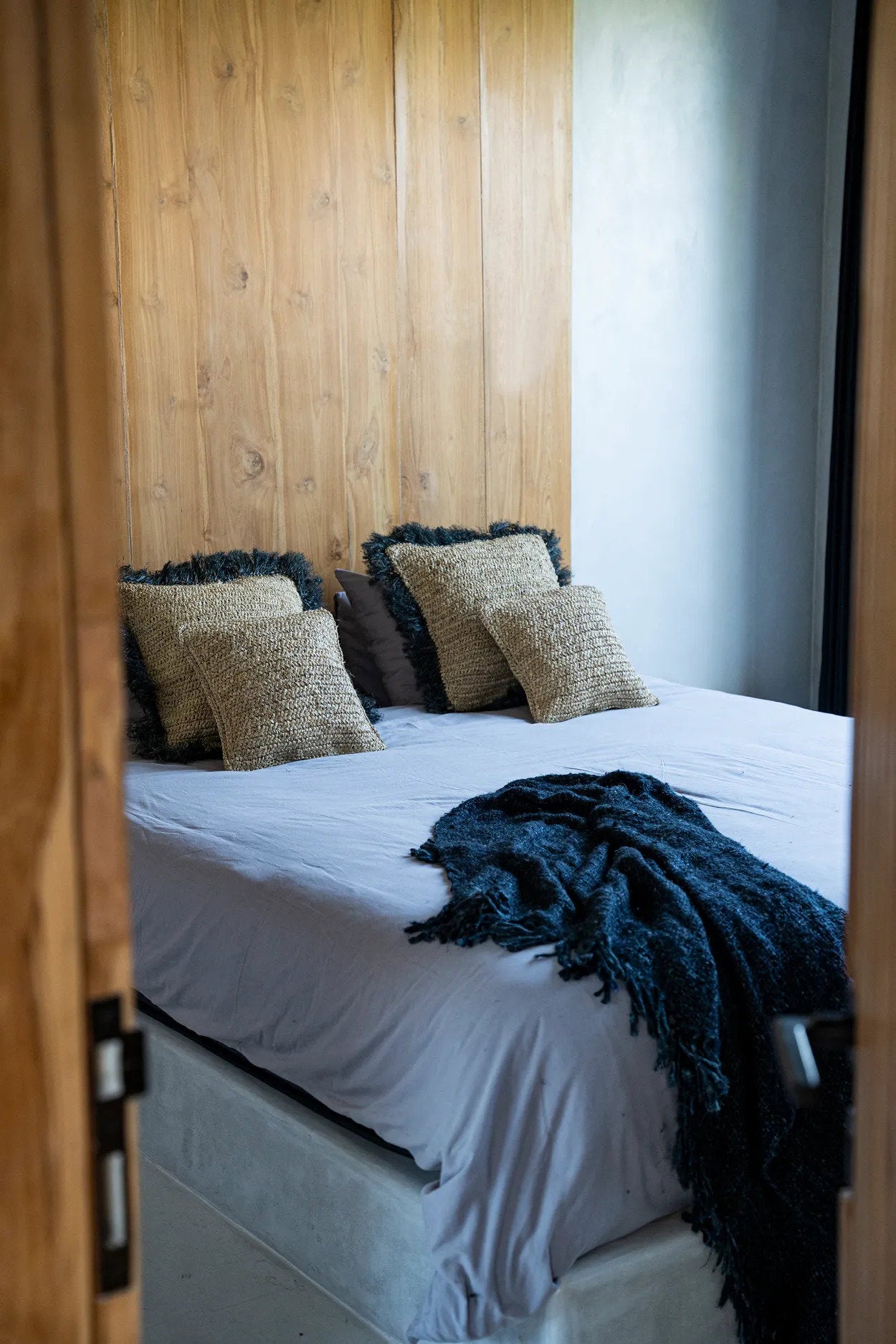 Woven raffia cushion cover 40x40, ideal for bedroom or garden