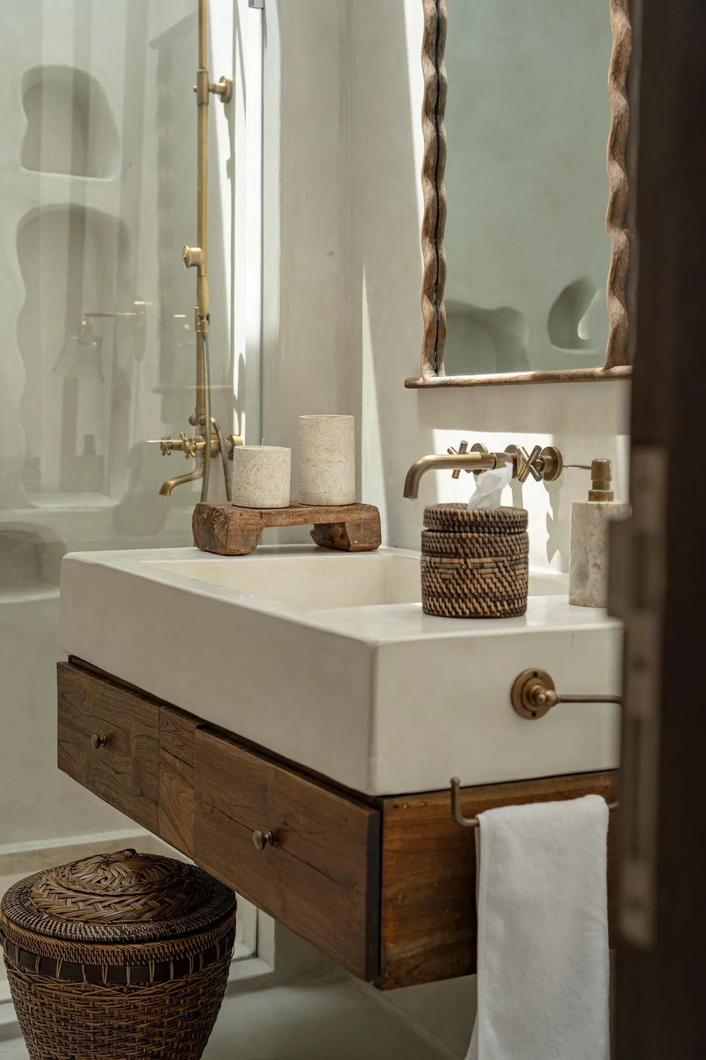 the-colonial-tissue-box-natural-brown