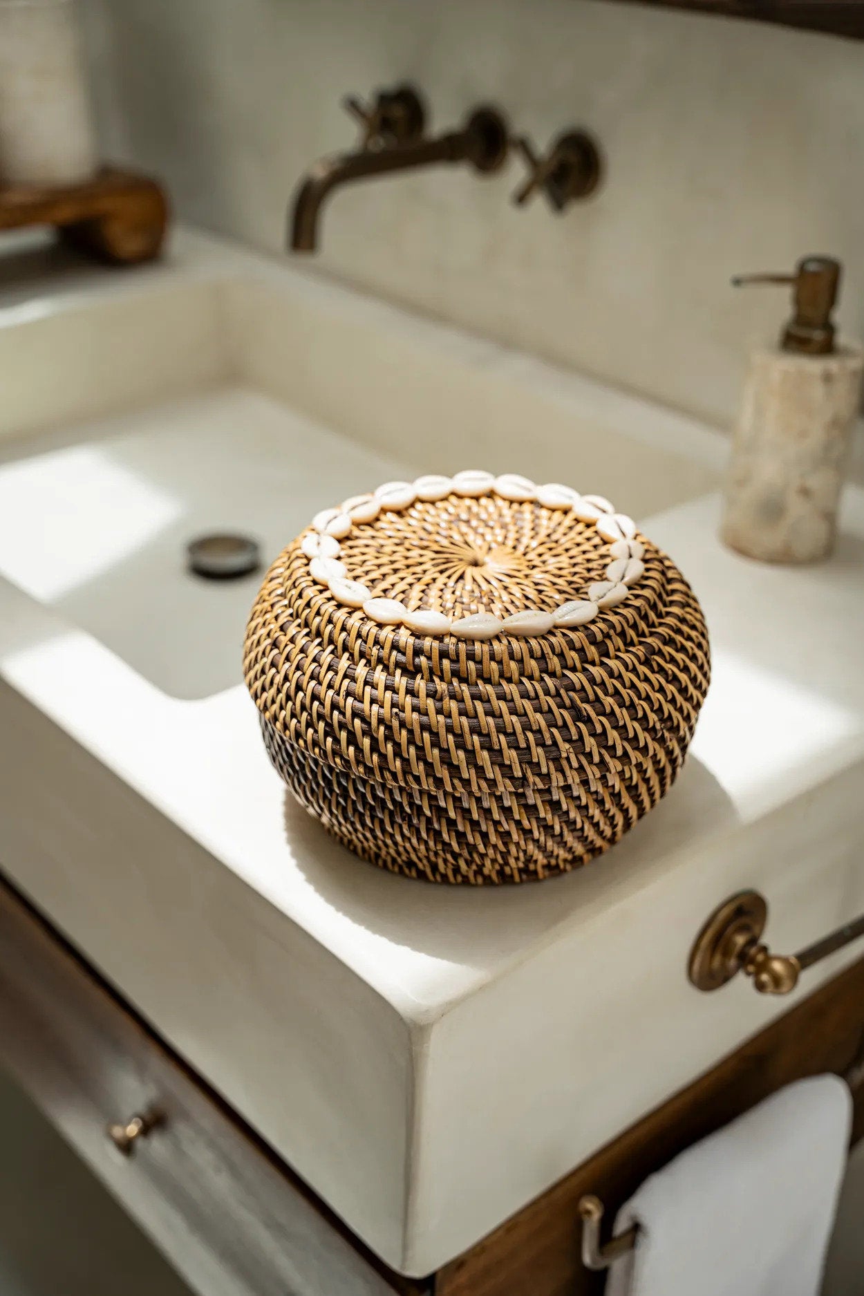 the-colonial-peek-a-boo-basket-natural-brown-m