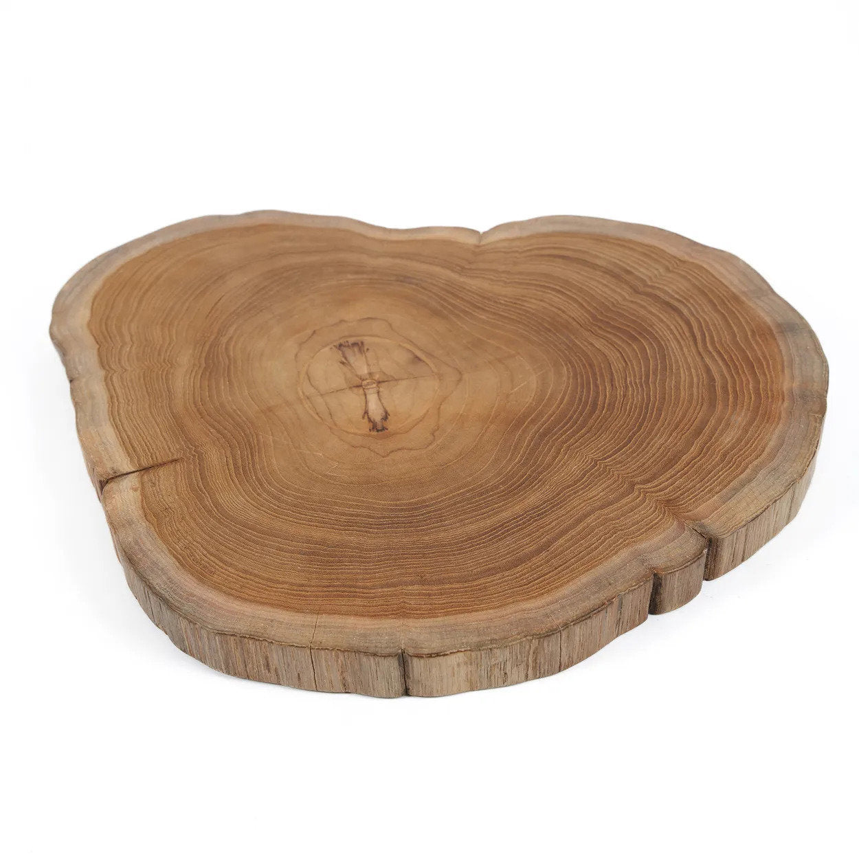 the-teak-root-cutting-board