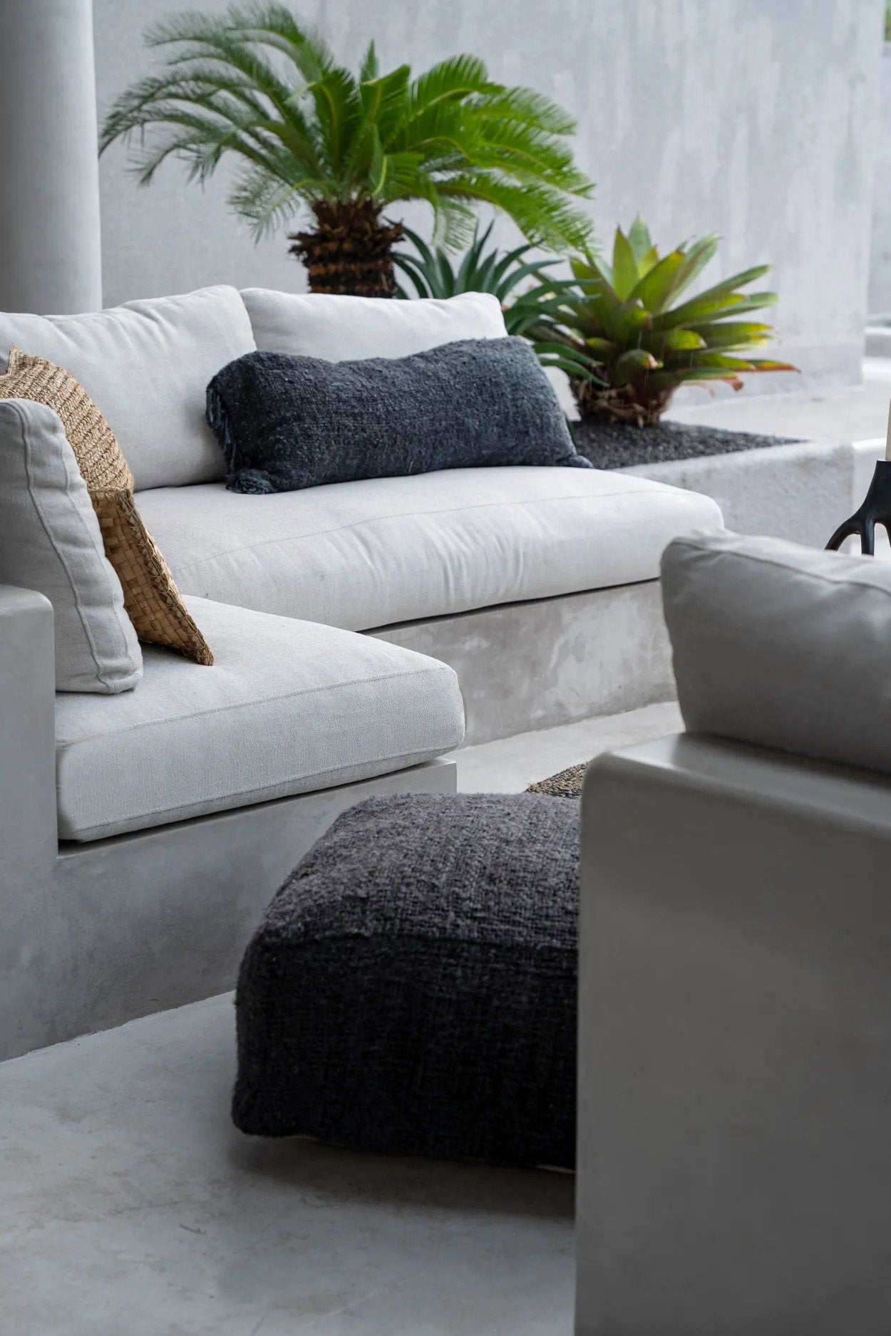 the-oh-my-gee-cushion-cover-black-navy-35x100