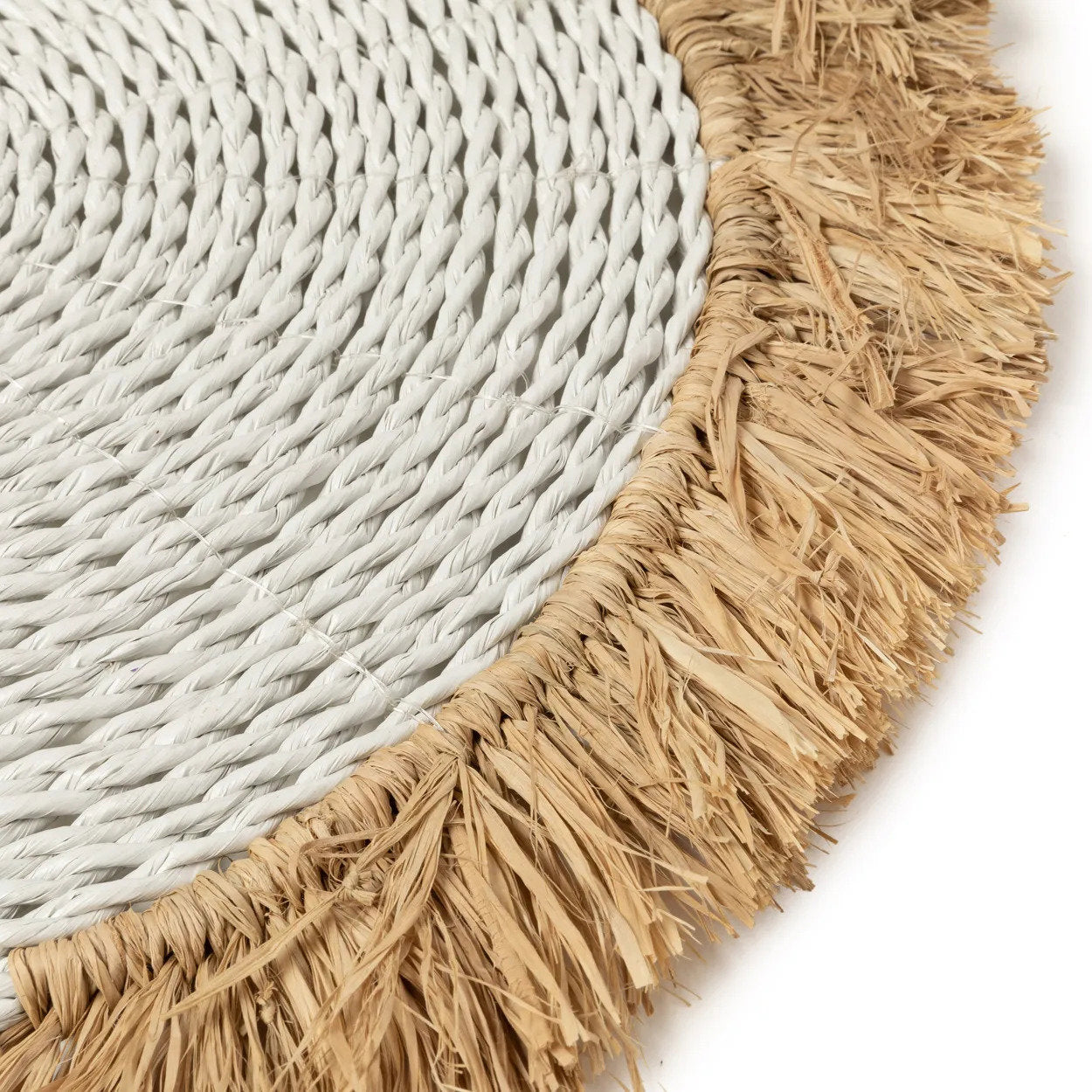 the-seagrass-raffia-placemat-white-natural