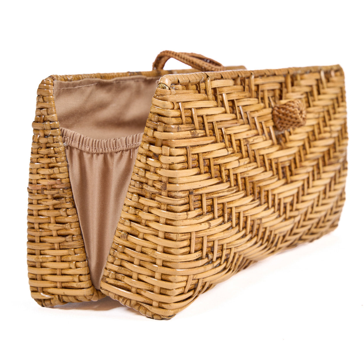 Lightweight artisan-made raffia clutch, versatile for brunch, beach days, or evening outings.
