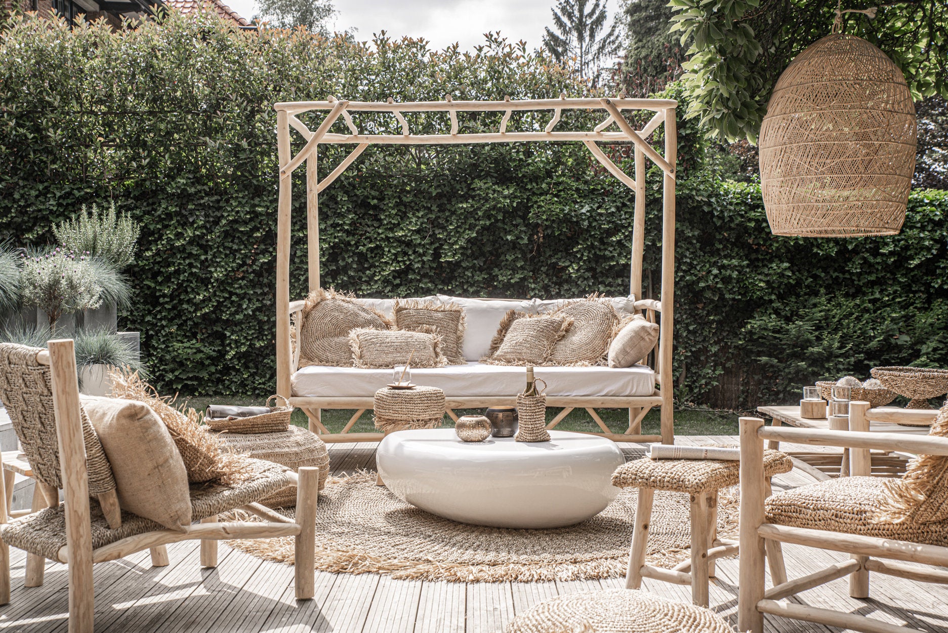 the-pierced-ball-black-gold-m