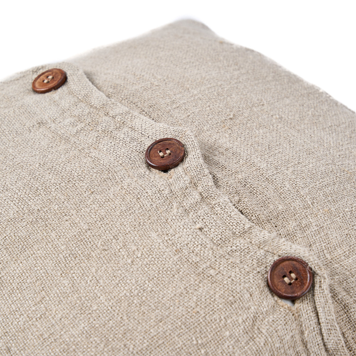 Artisan-crafted 50x50 cm natural linen cushion cover with discreet zipper for easy removal and washing