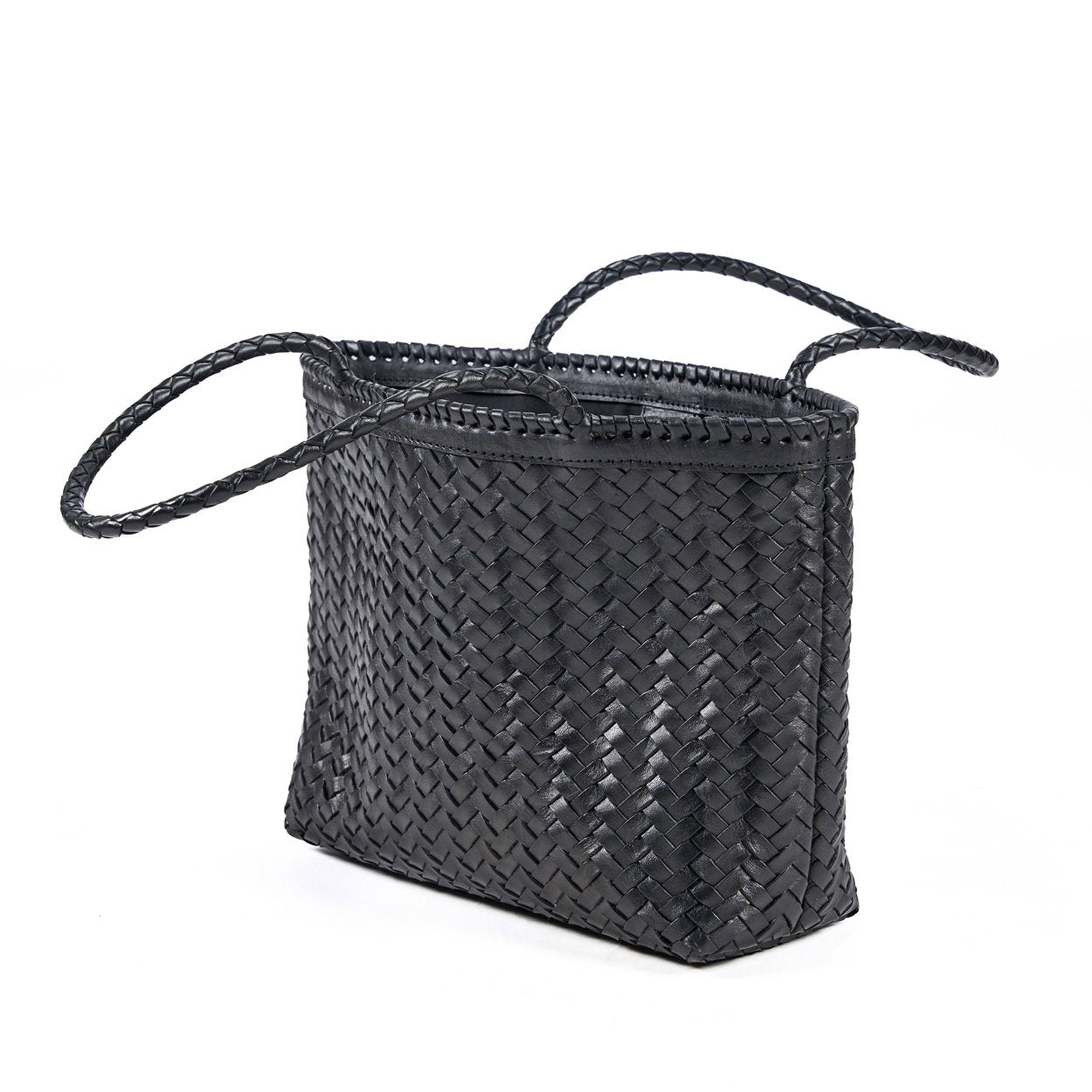 Spacious black leather shopper for modern lifestyles