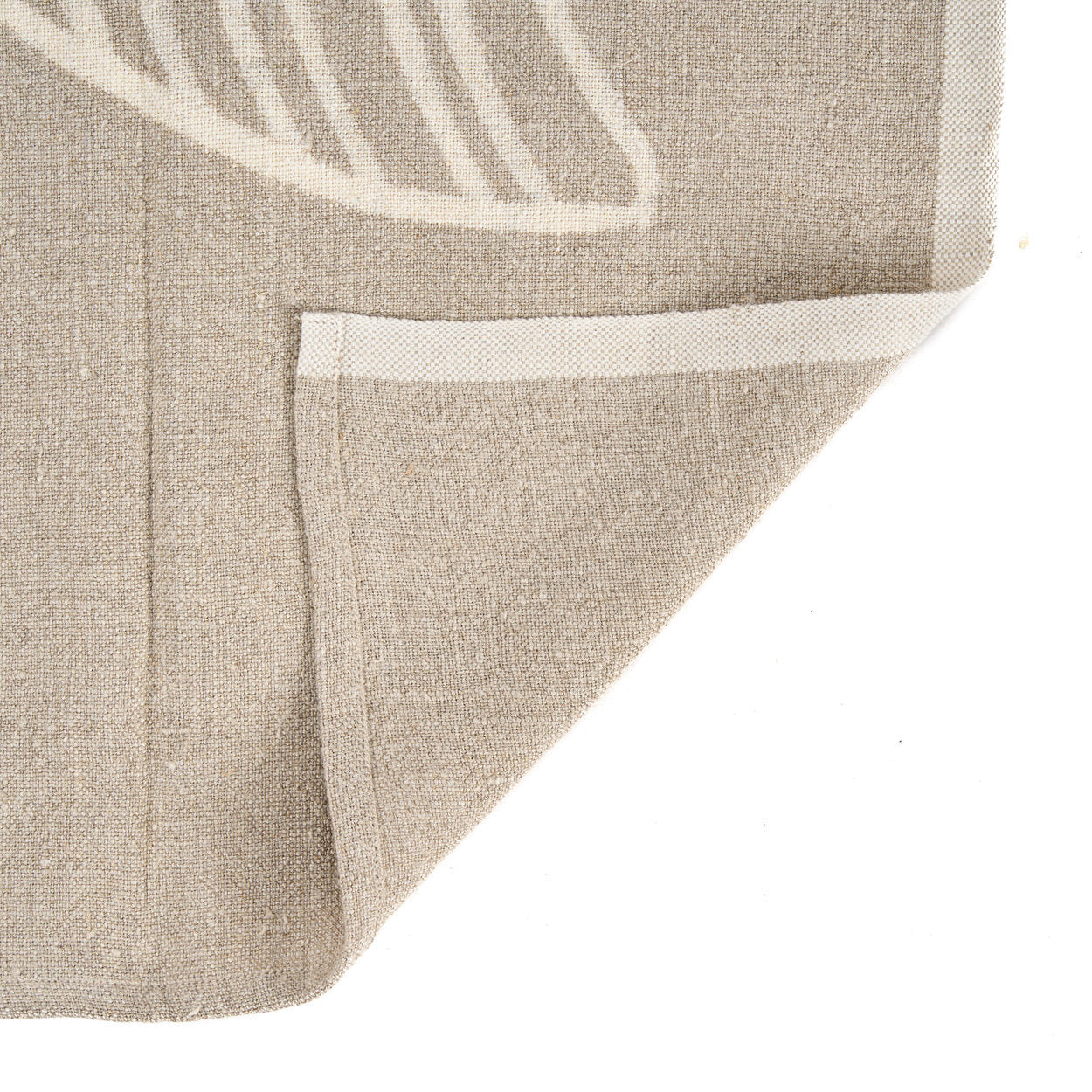 Lightweight, durable linen kitchen towel with a centered fish motif, perfect for bohemian or seaside-inspired interiors.