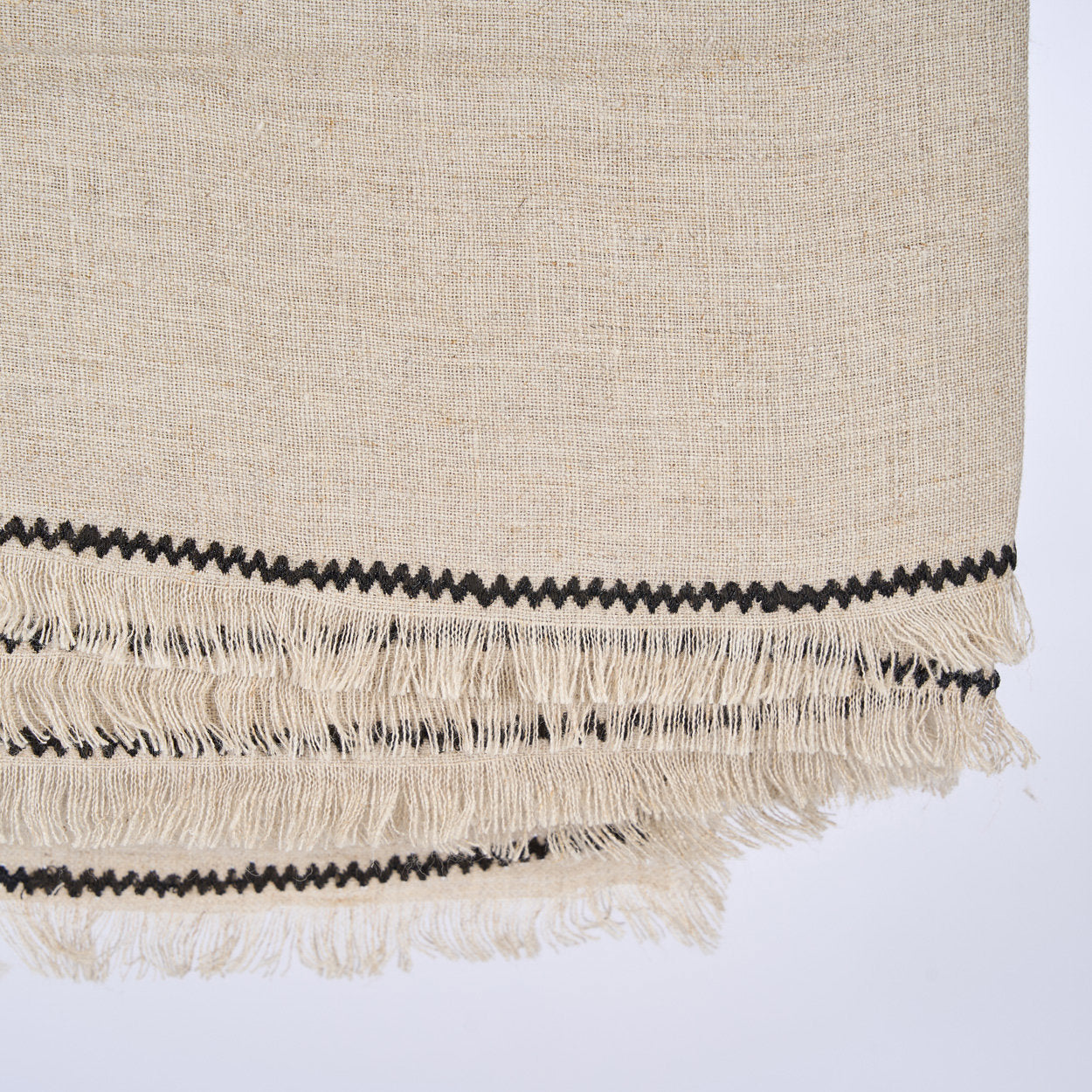 Handmade 150×300 cm black linen tablecloth, soft, durable, and perfect for casual meals or festive gatherings