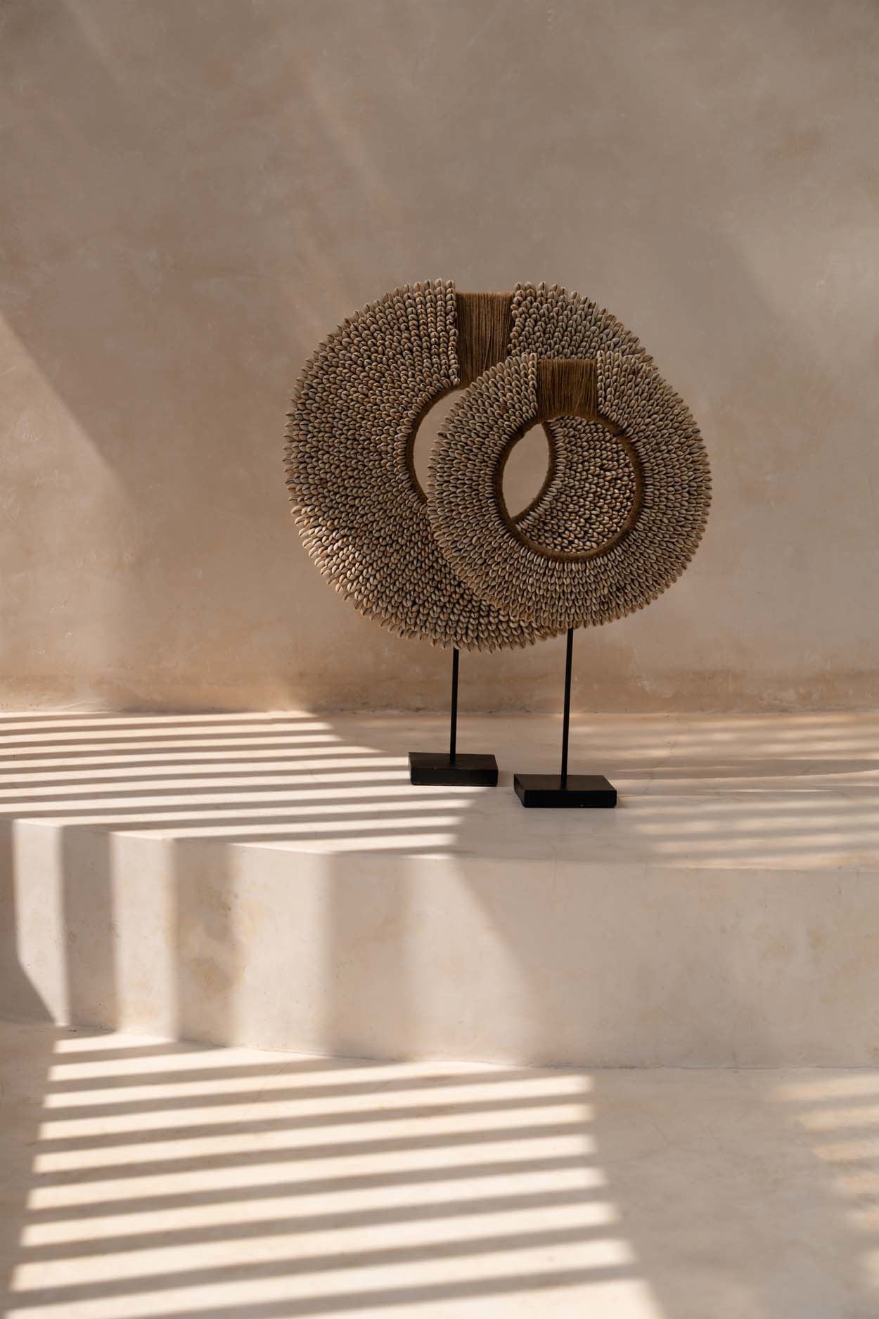 the-shell-reunion-on-stand-natural