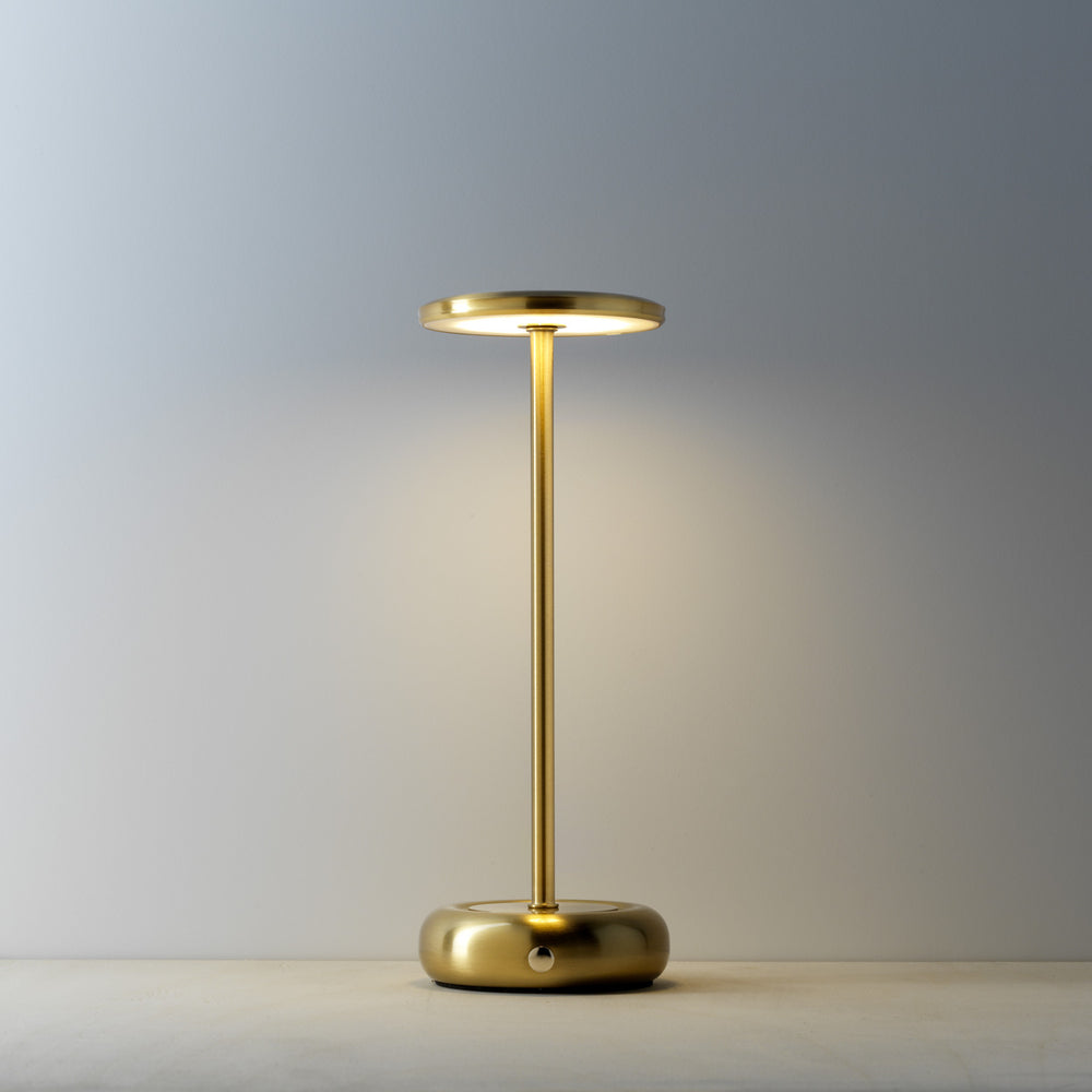 the-smooth-operator-led-table-lamp