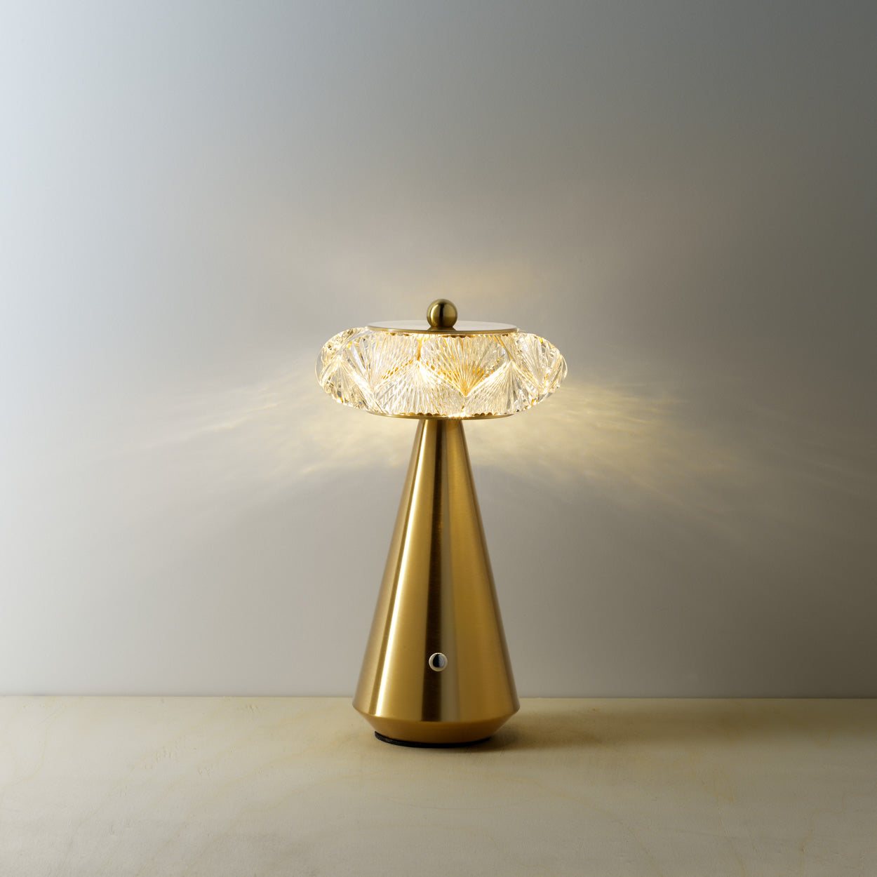 the-diamond-diva-led-table-lamp