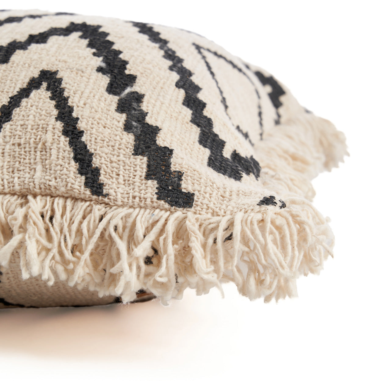 the-sahara-diamond-cushion-cover-natural-black