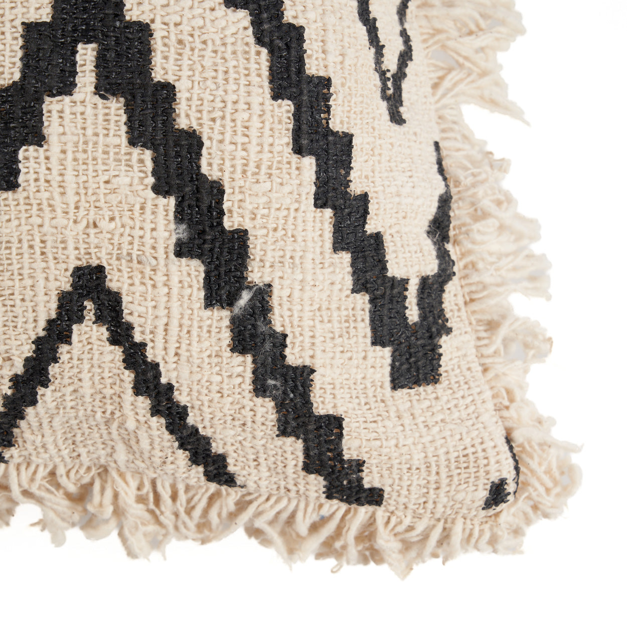 the-sahara-diamond-cushion-cover-natural-black