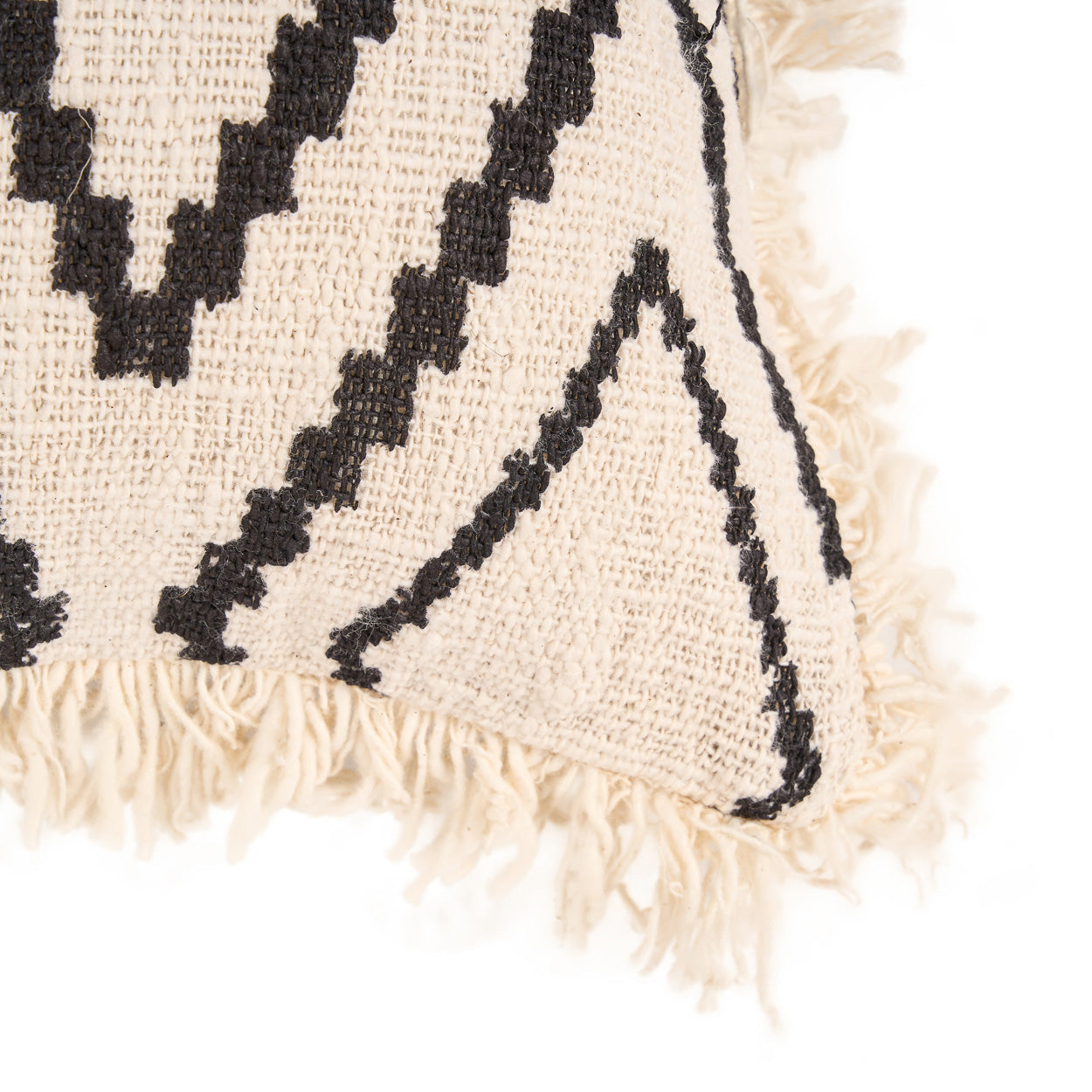 the-sahara-diamond-cushion-cover-natural-black