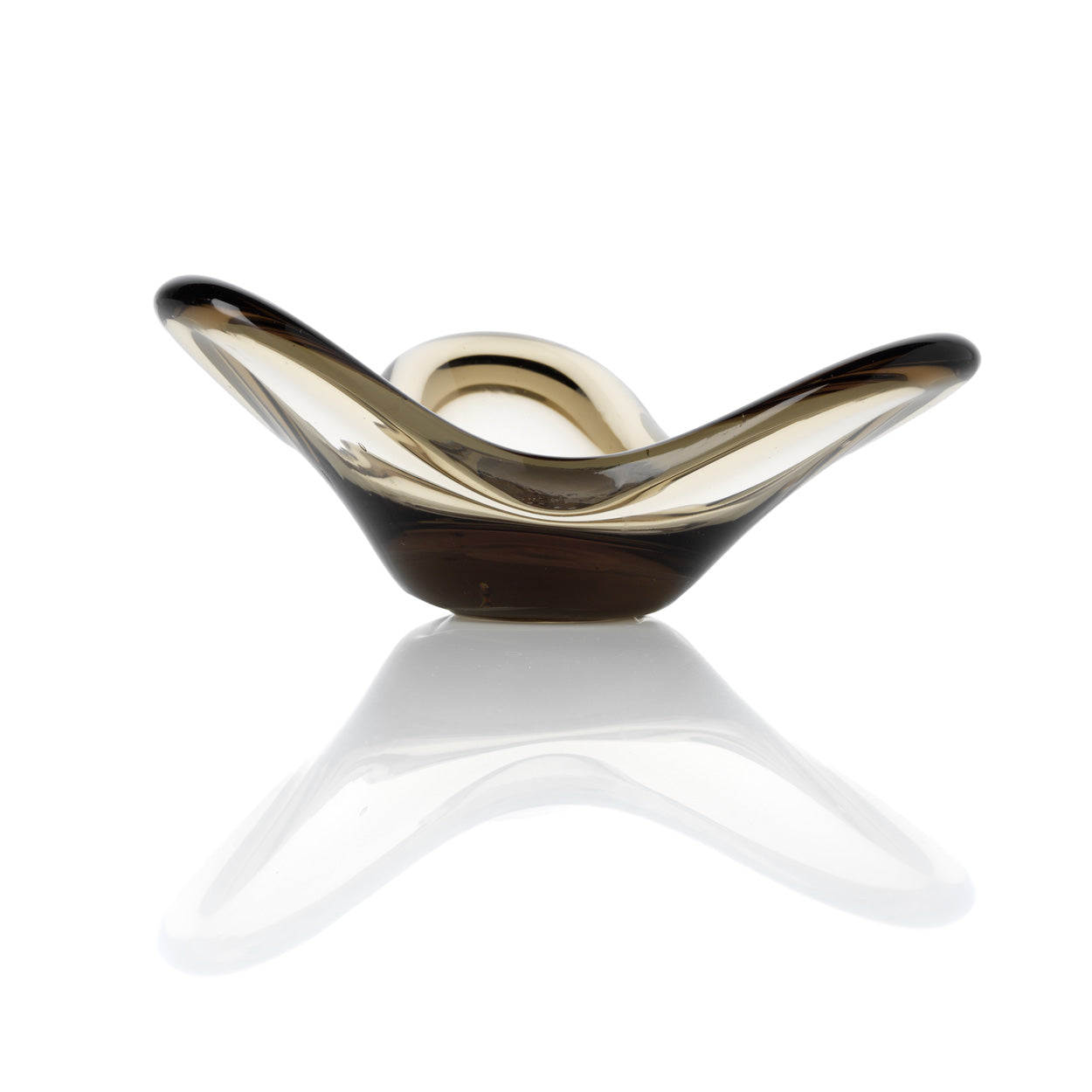 the-liquid-form-candle-holder-smoke