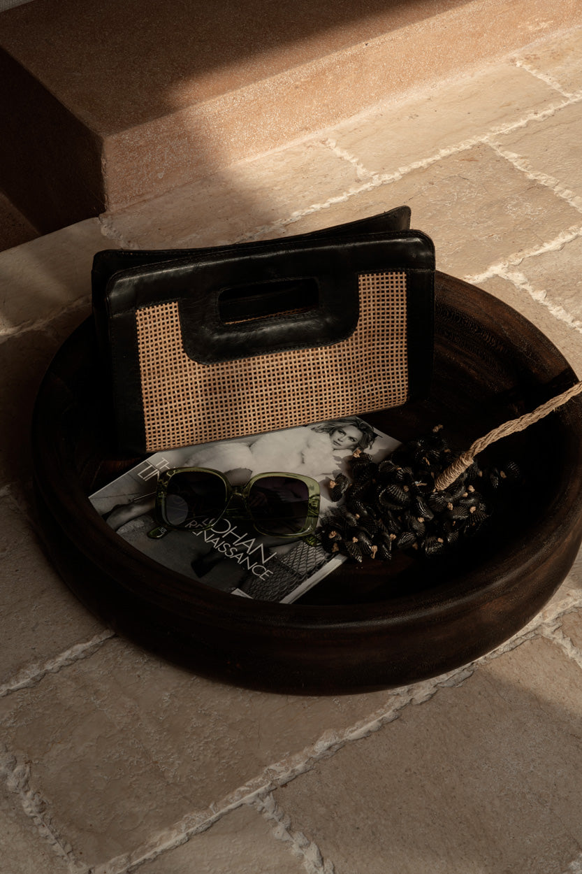 La Riviera Noir Clutch