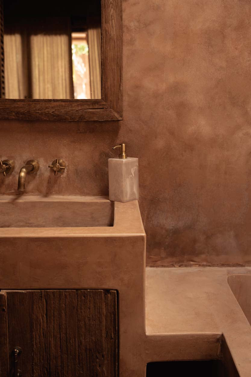 The Resin Soap Dispenser - Pink White