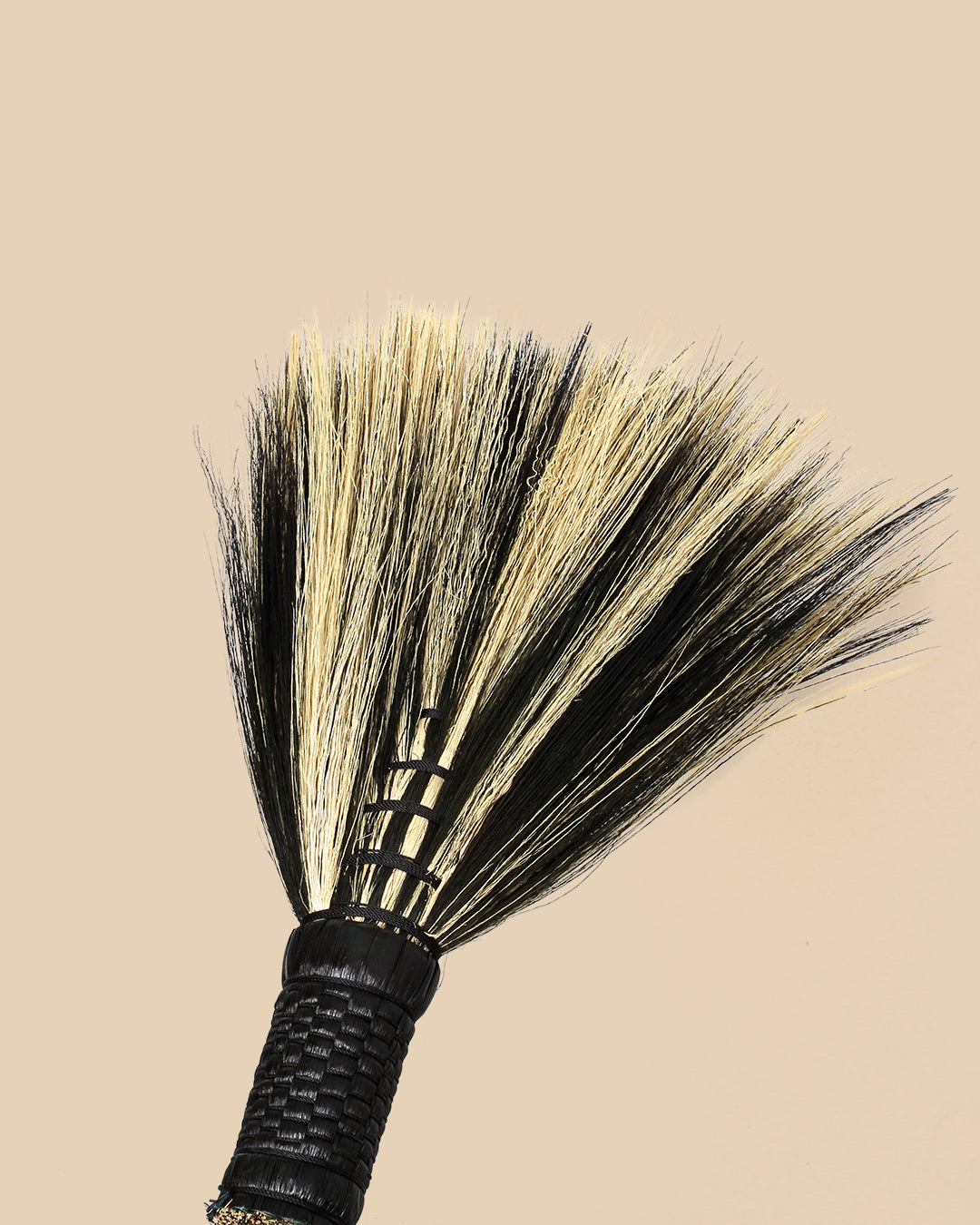 La Grande Scopa - Nero Naturale