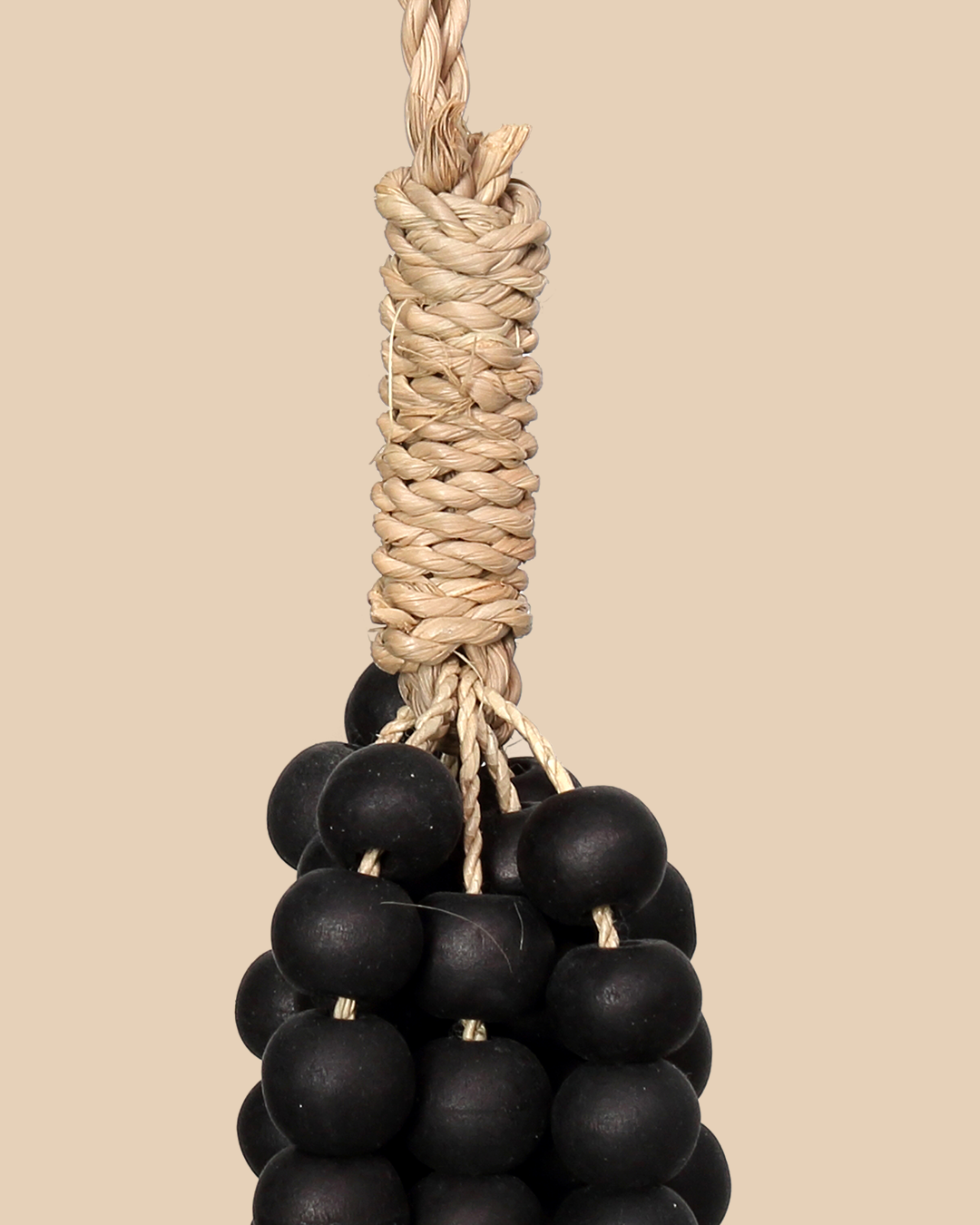 La Nappa Con Perline Di Legno - Nera