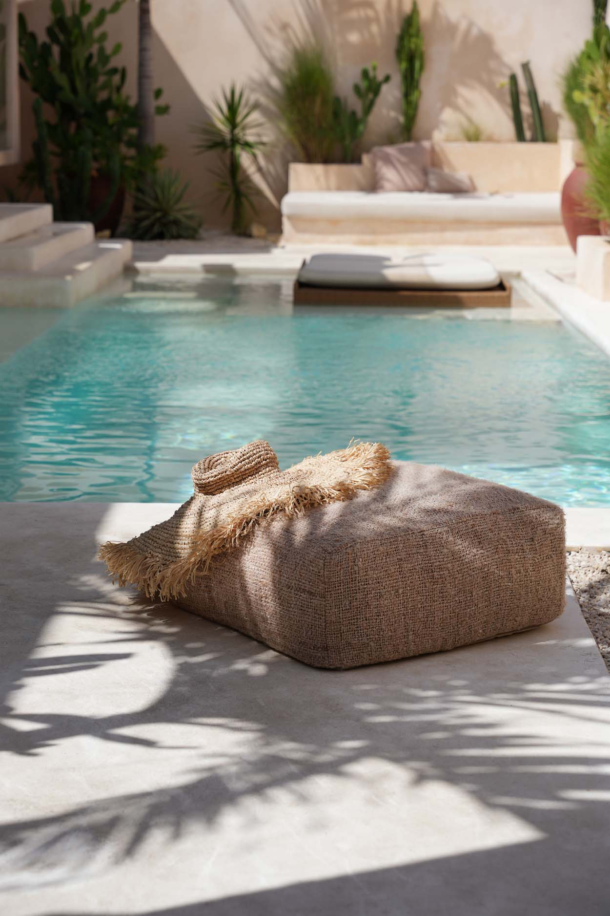 the-oh-my-gee-pouffe-beige