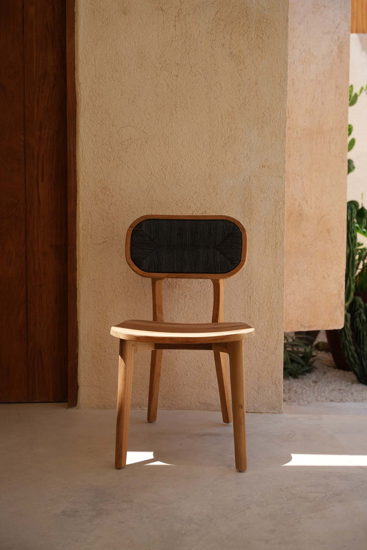 the-arigato-dining-chair-outdoor