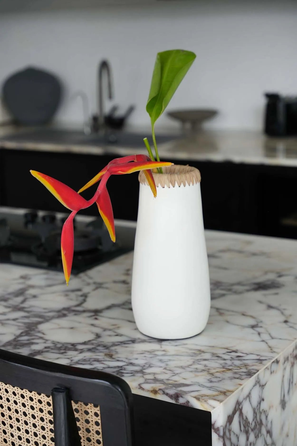 the-sneaky-vase-white-natural-l
