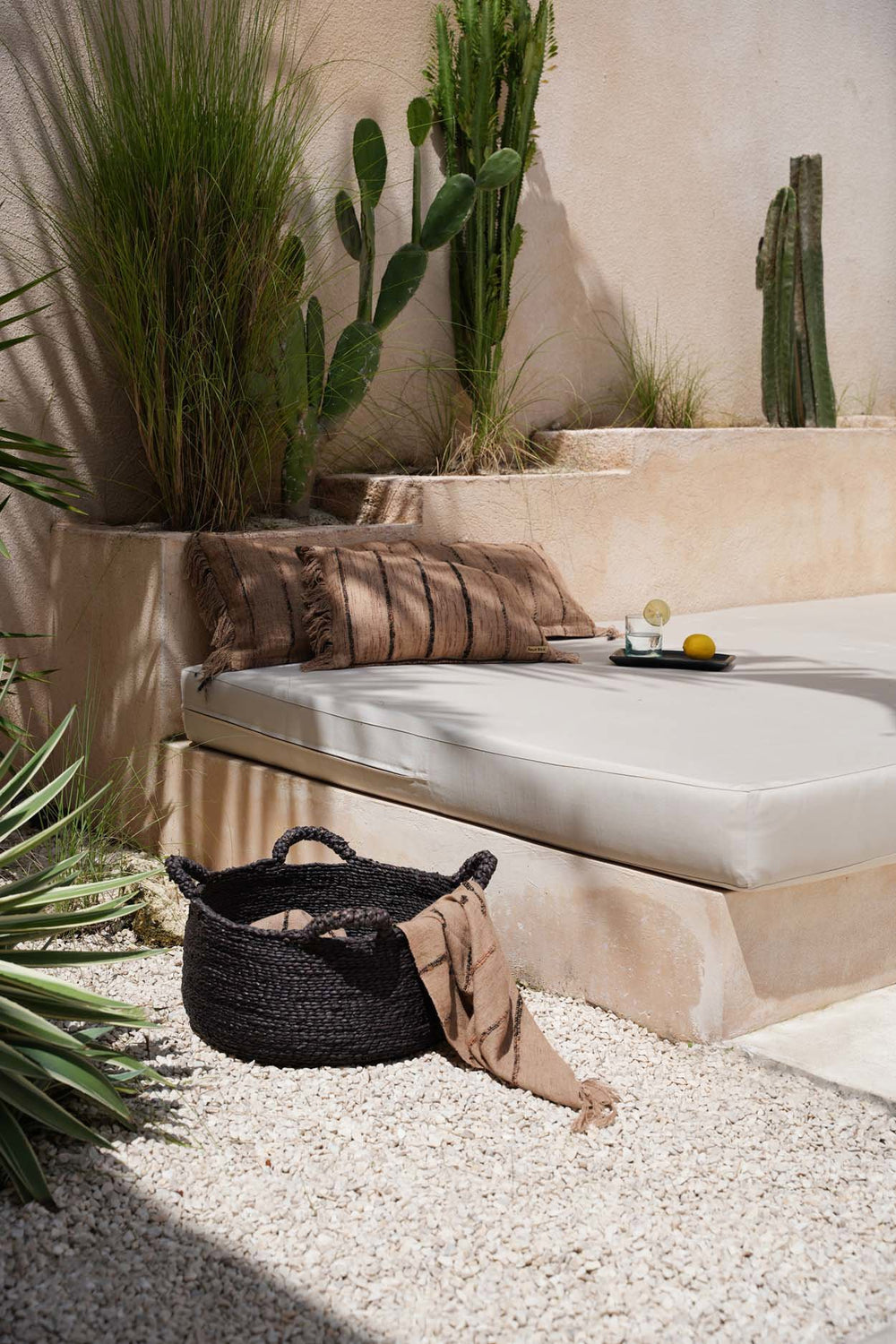 les-quatre-mains-baskets-black-l