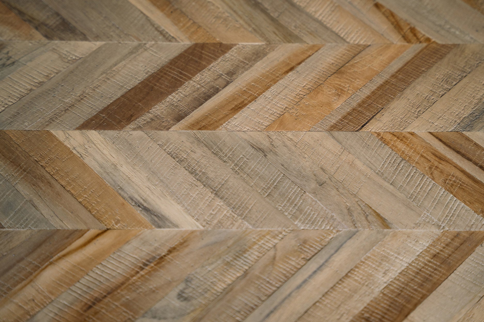 110 cm herringbone teak bench, versatile for indoor and outdoor spaces