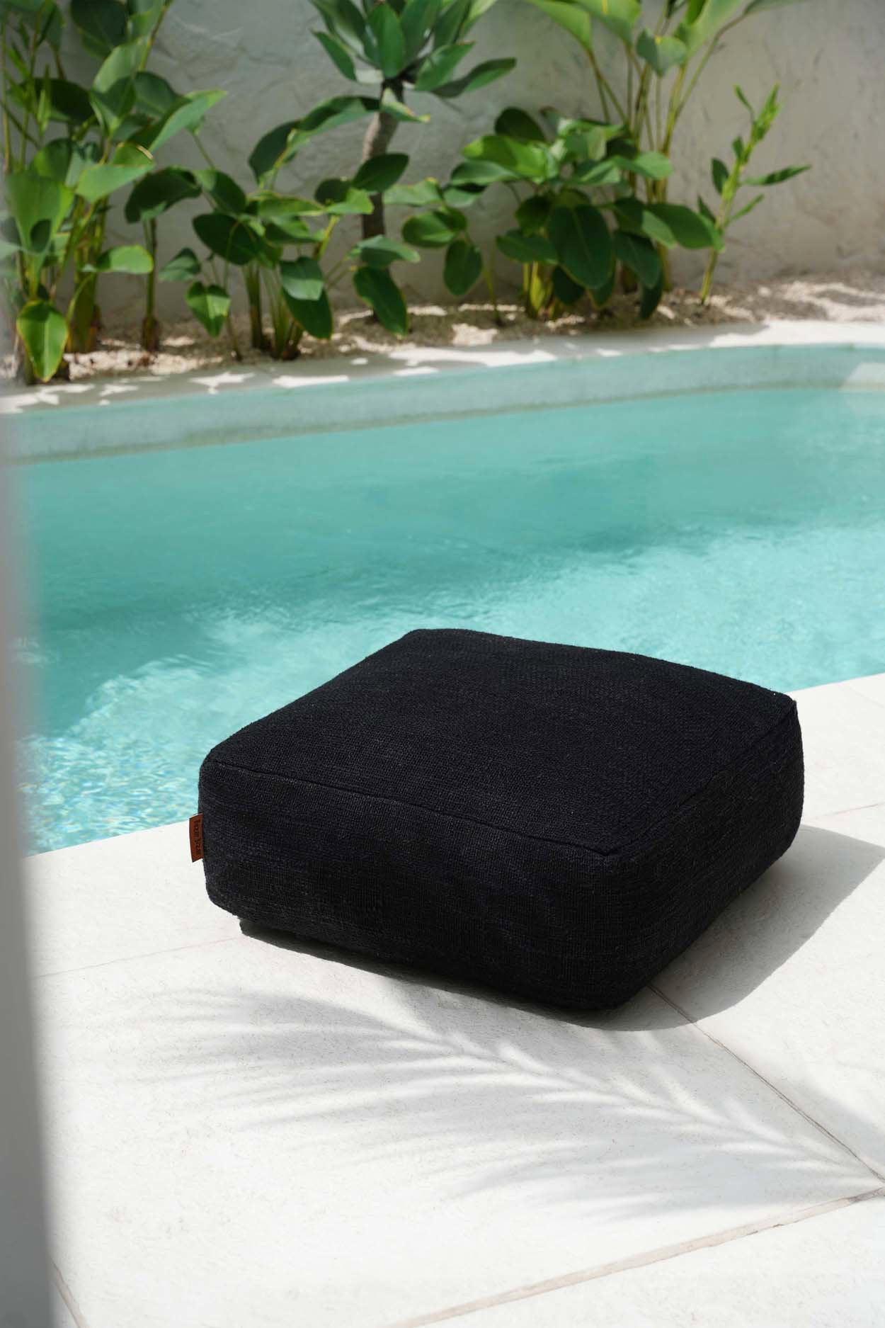 the-comfy-pouffe-black