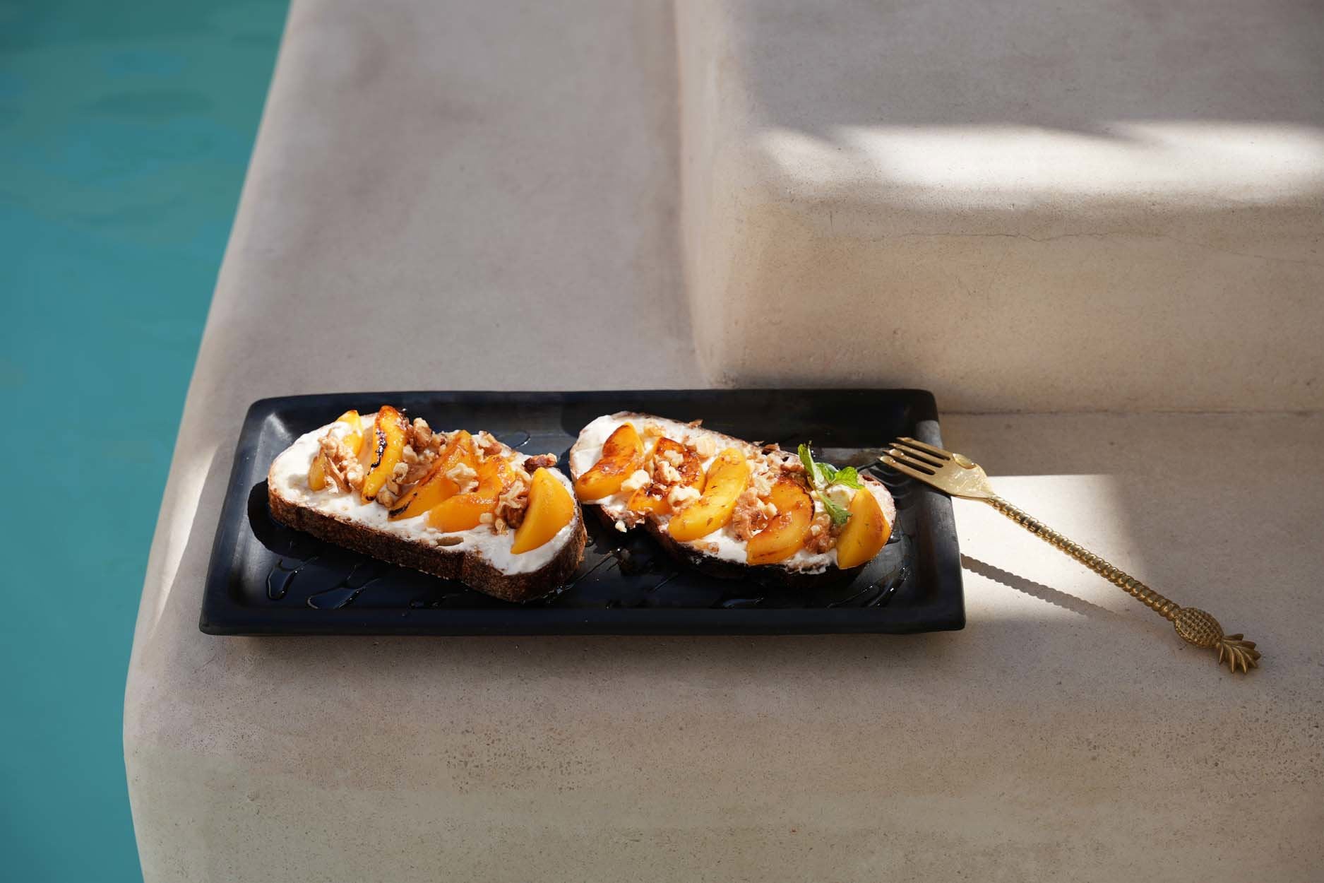 the-burned-sushi-plate-black-l
