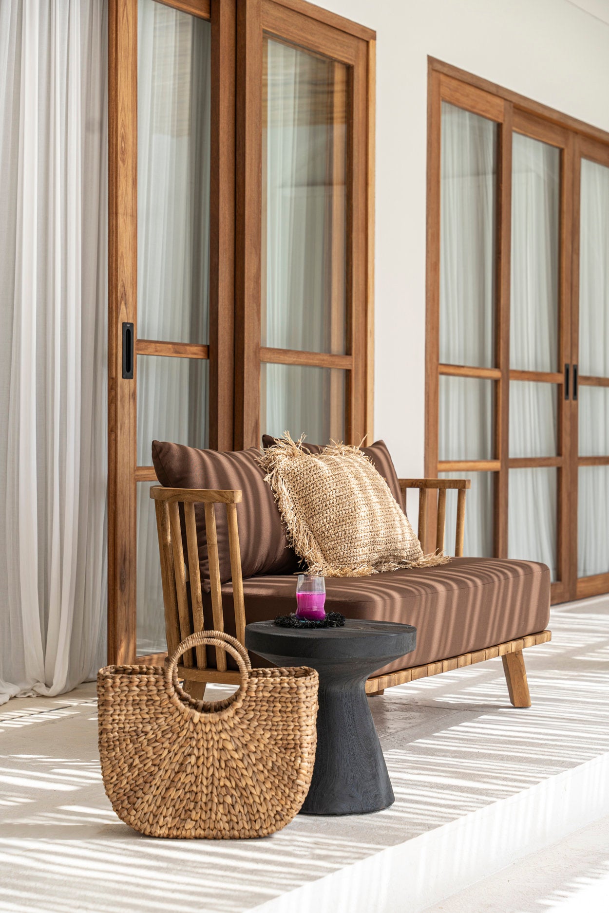 the-gravity-side-table-black