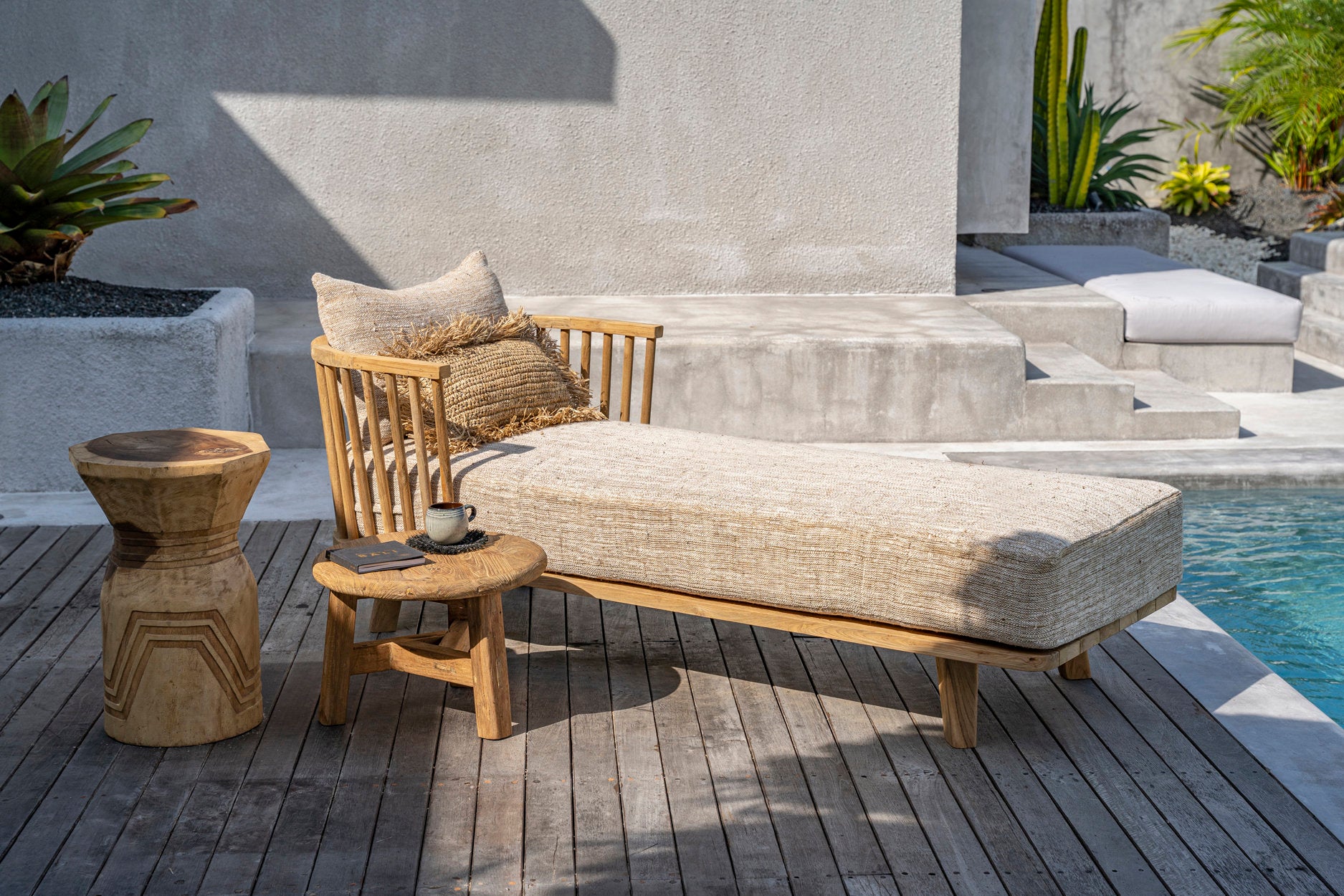 the-bloom-stool-natural
