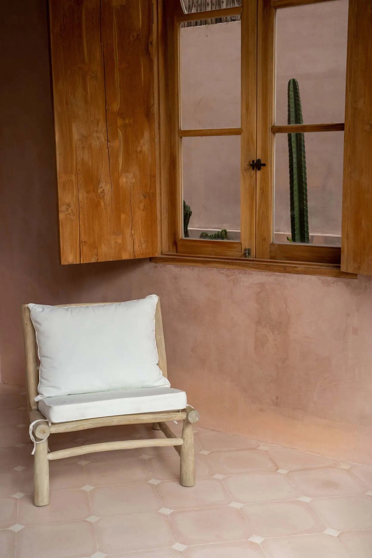 the-island-one-seater-natural-white