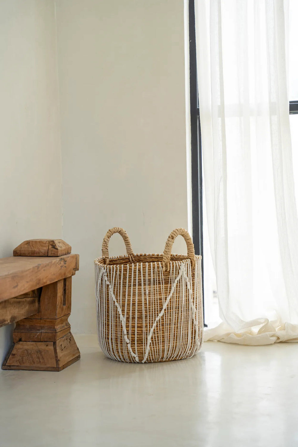 the-straight-stitched-macrame-basket-m
