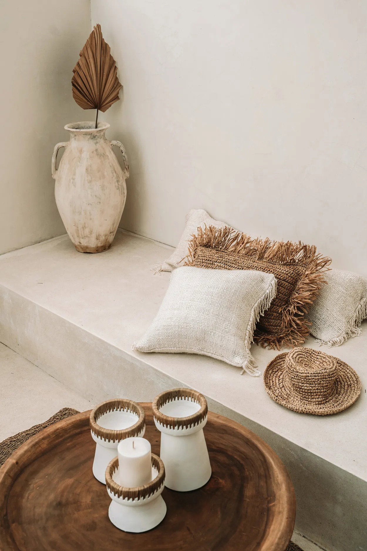 Compact pillar candle holder, ideal for coffee tables or shelves