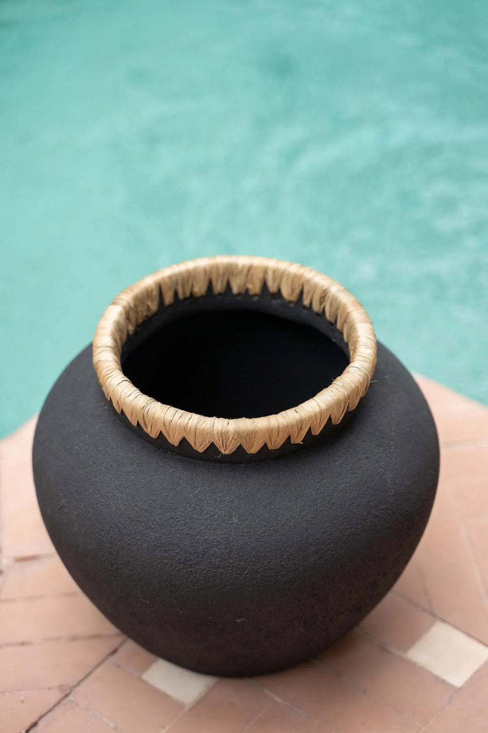 the-styly-vase-black-natural-m