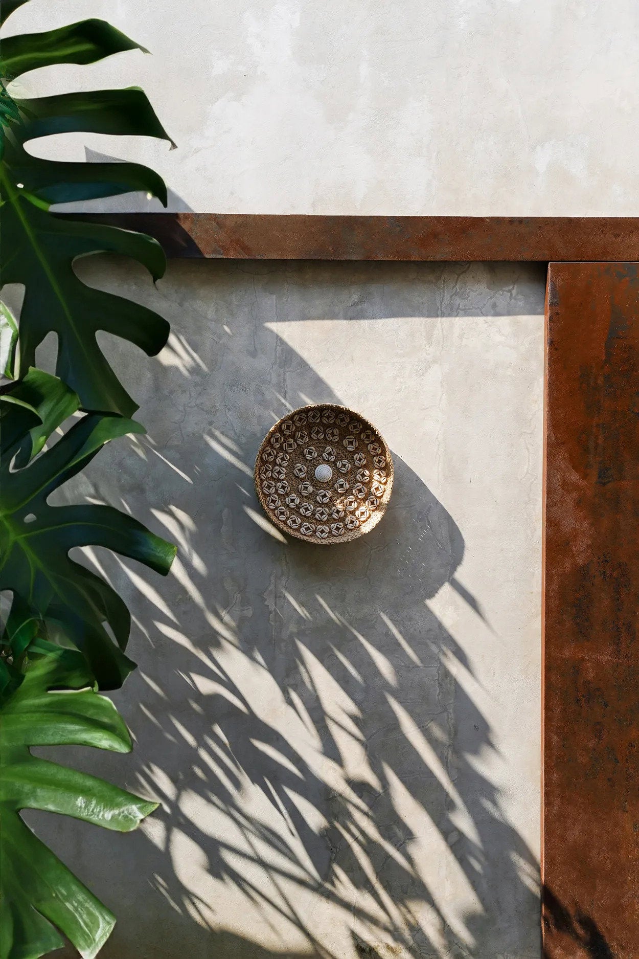 the-caribe-shell-plate-natural-white-m