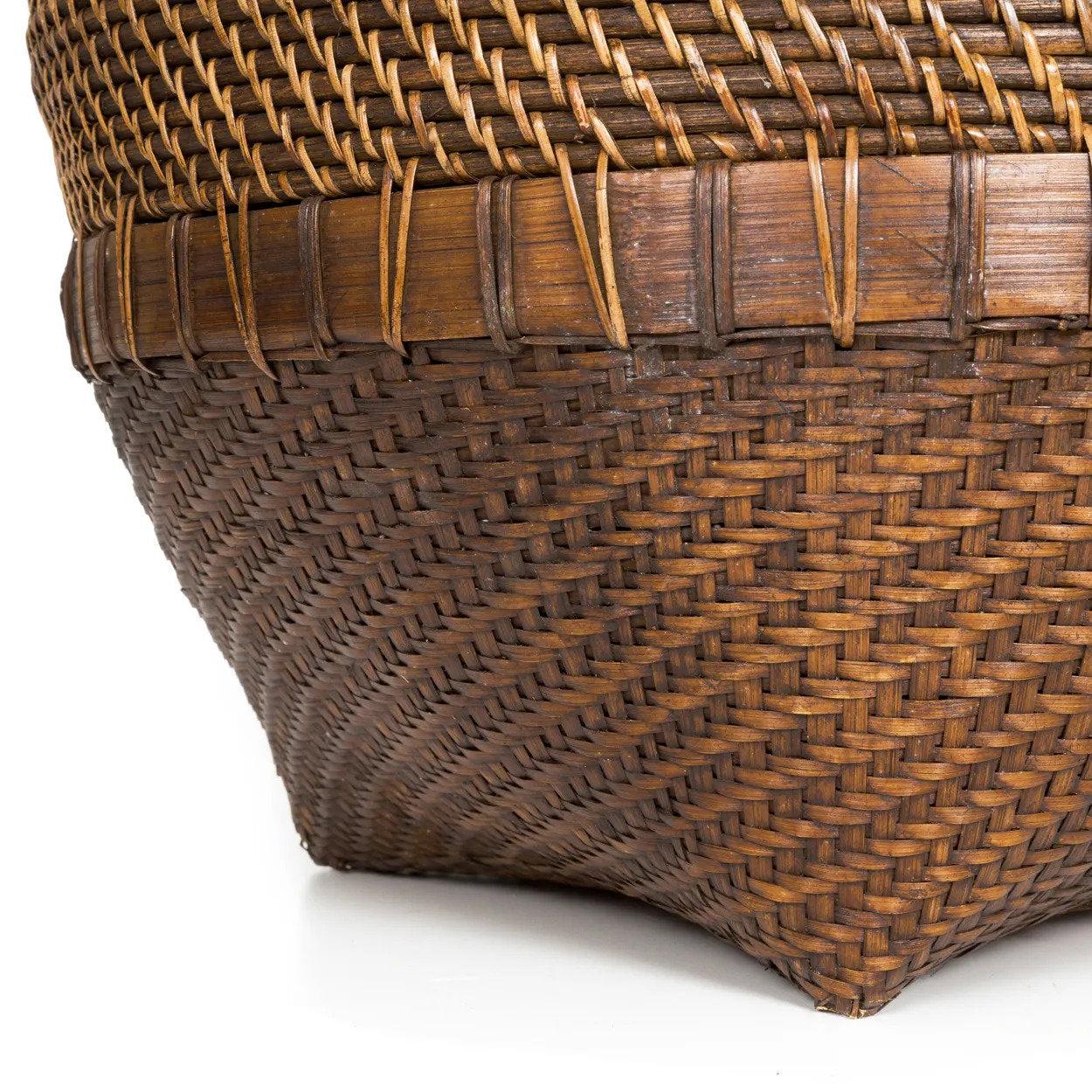 the-colonial-laundry-basket-natural-brown-xl