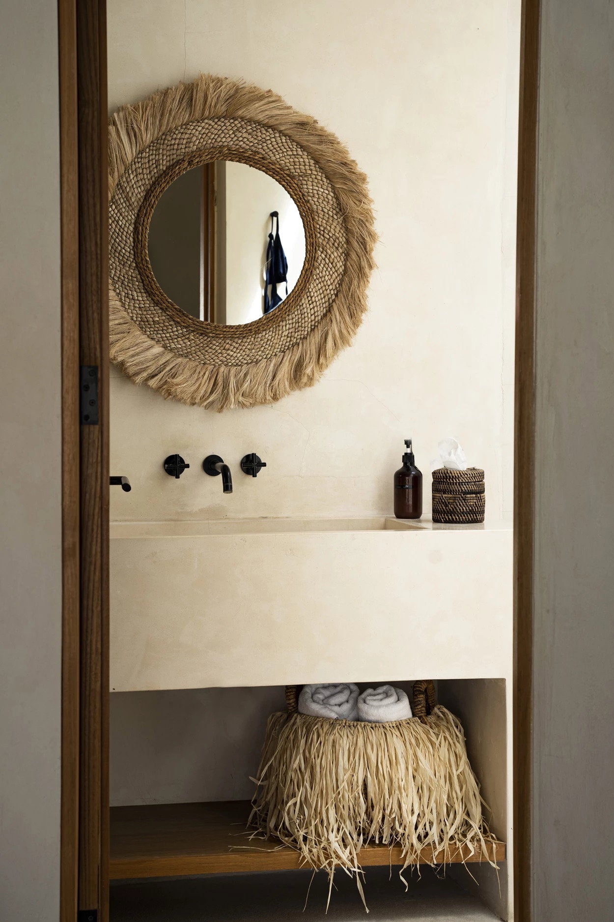 the-raffia-basket-m