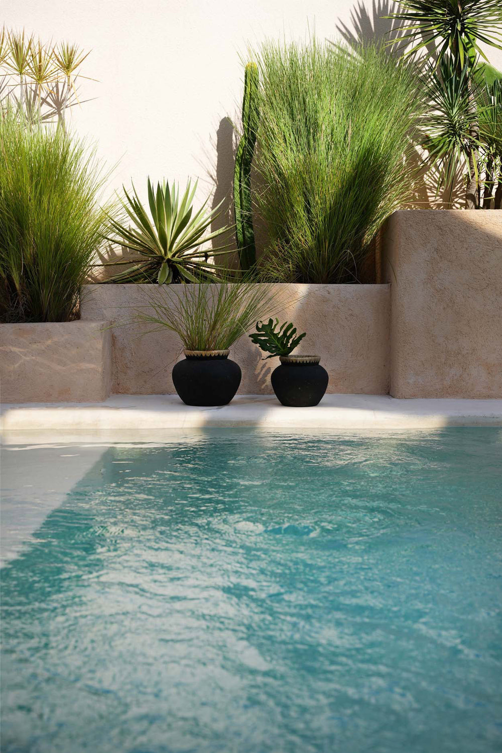 the-styly-vase-black-natural-s