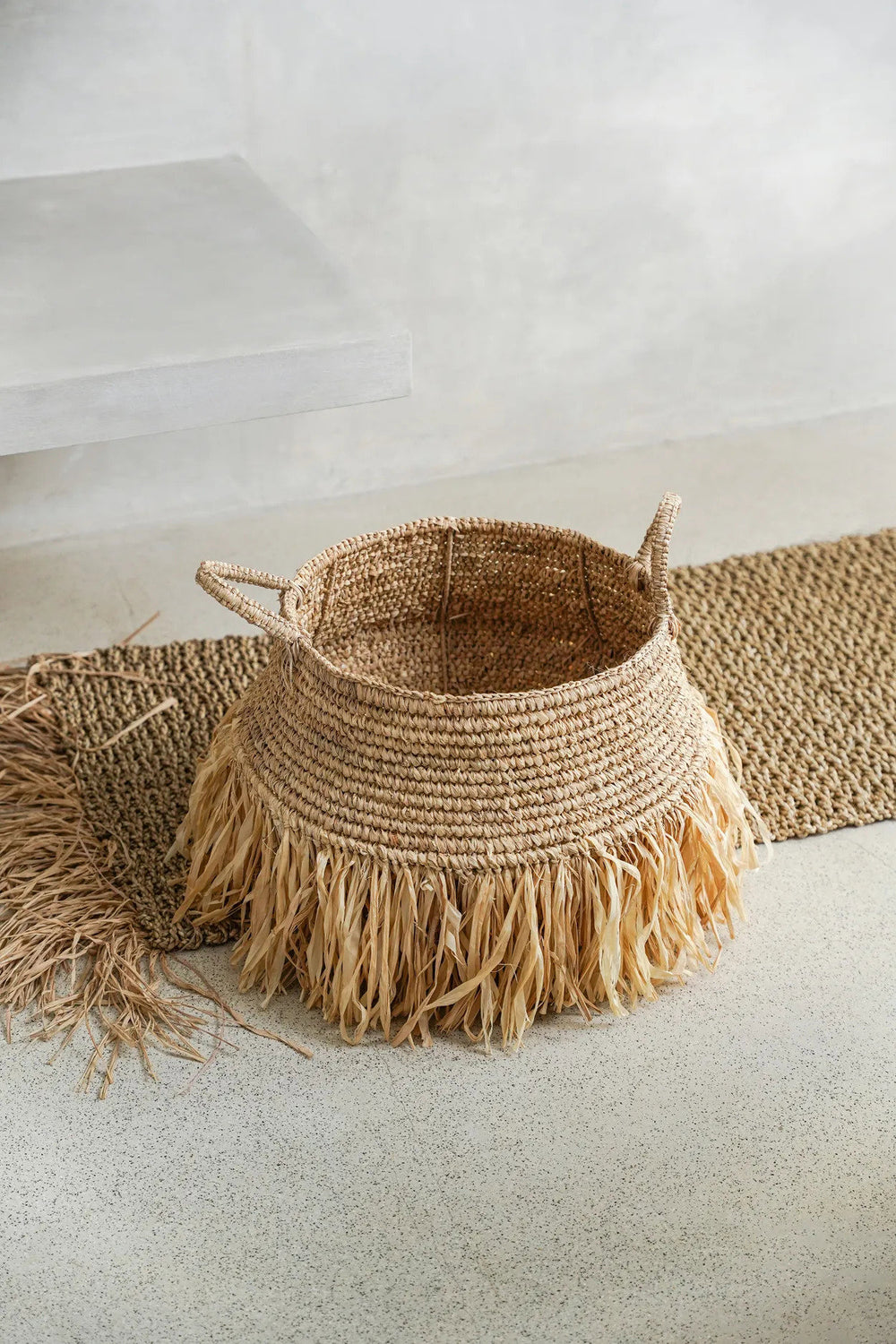 the-raffia-deluxe-baskets-natural-large