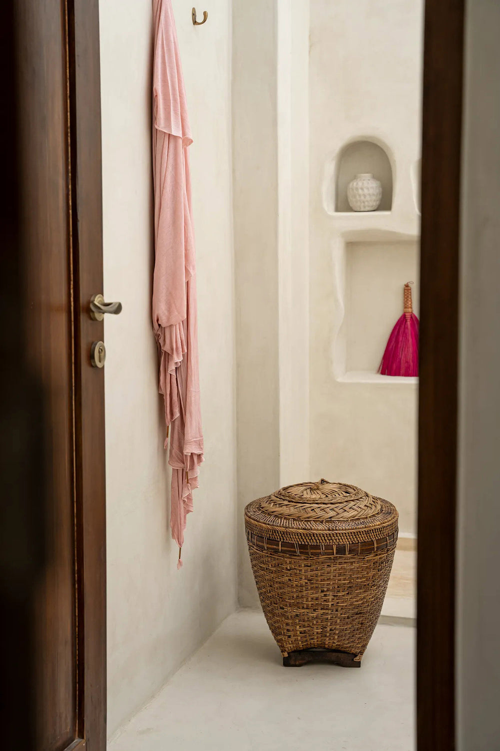 the-colonial-storage-basket-natural-brown-l