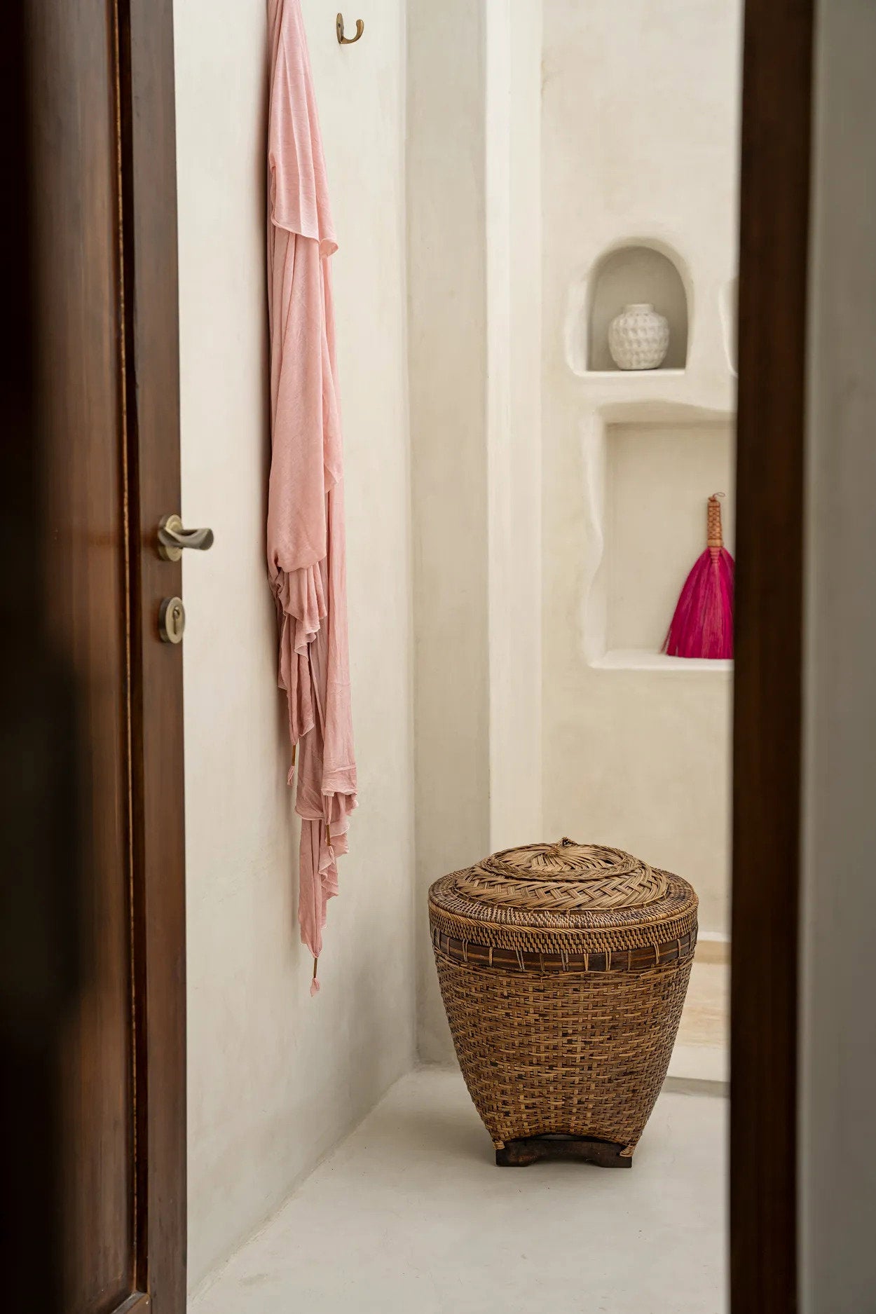 the-colonial-storage-basket-natural-brown-l