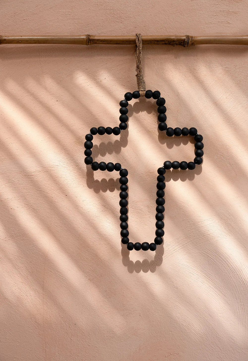 the-wooden-cross-black