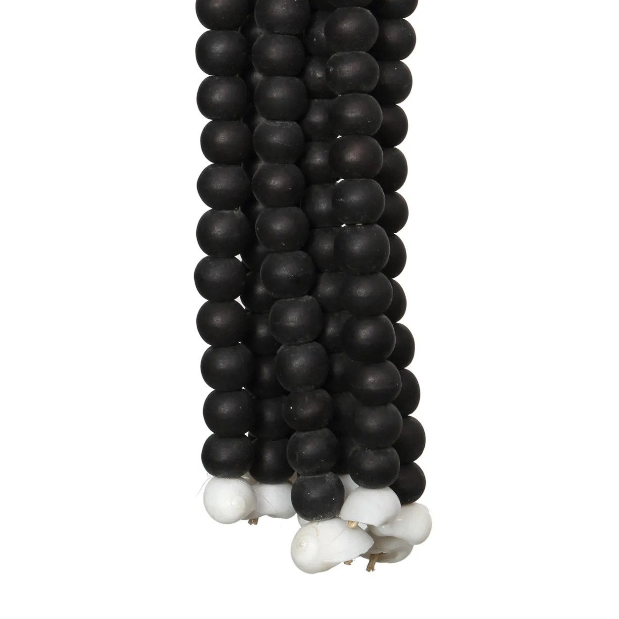 the-wooden-beads-tassel-black